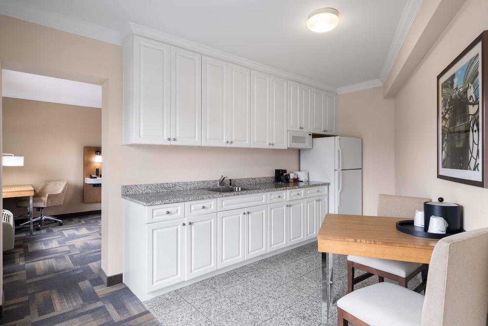 Executive Room, 1 King Bed, Non Smoking, Kitchen
