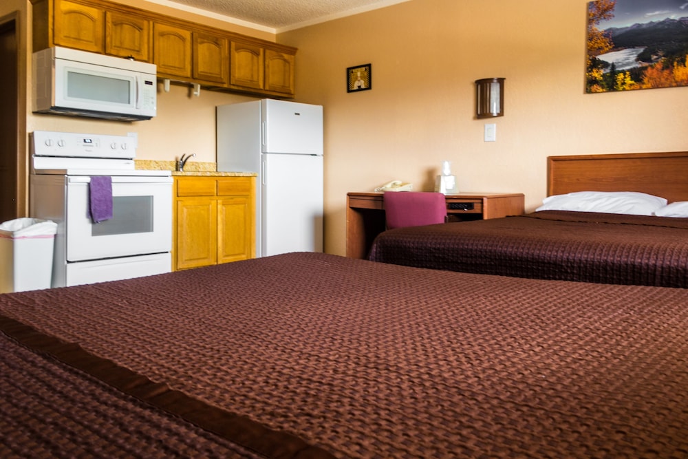 Deluxe Room, 2 Queen Beds, Kitchenette photo 2