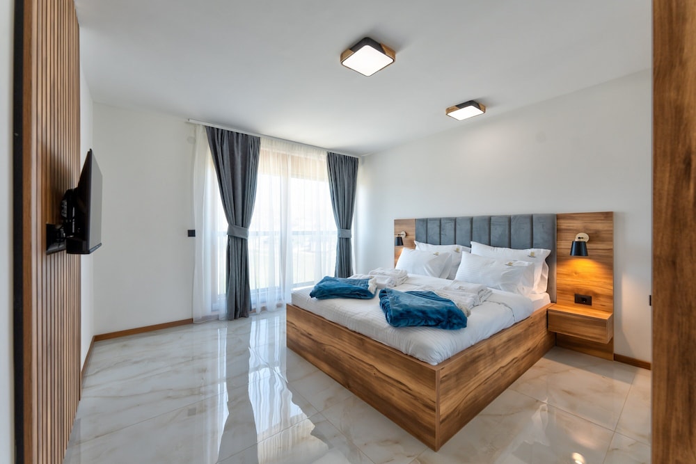Executive Apartment, 1 Bedroom, Patio, Mountain View