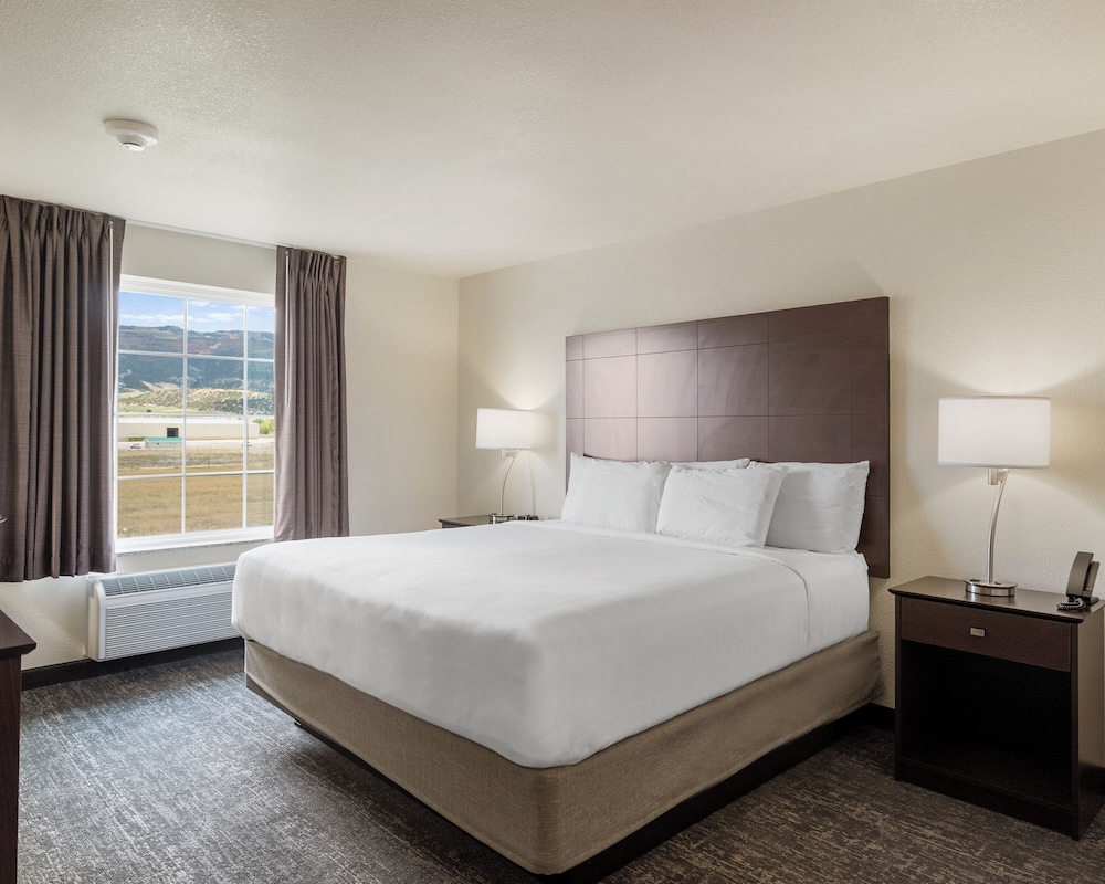 Room, 1 King Bed, Non Smoking (Guestroom, Audible/Visual alert)