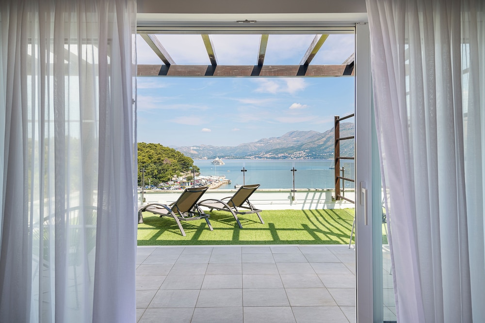 Executive Suite, Terrace, Sea View thumbnail 5