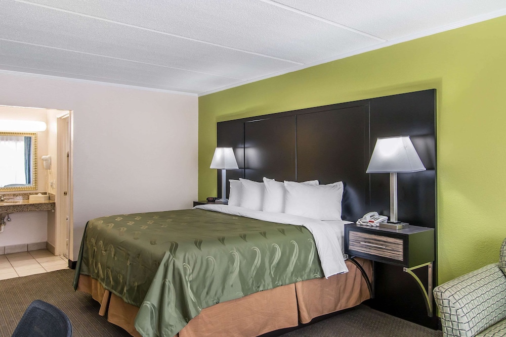 Standard Room, 1 King Bed - Photo 3