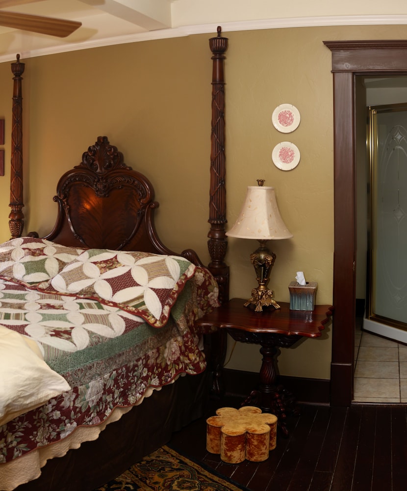 Luxury Room, 1 Queen Bed, Vineyard View photo 2