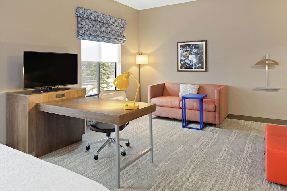 Studio Suite, 1 King Bed, Refrigerator & Microwave