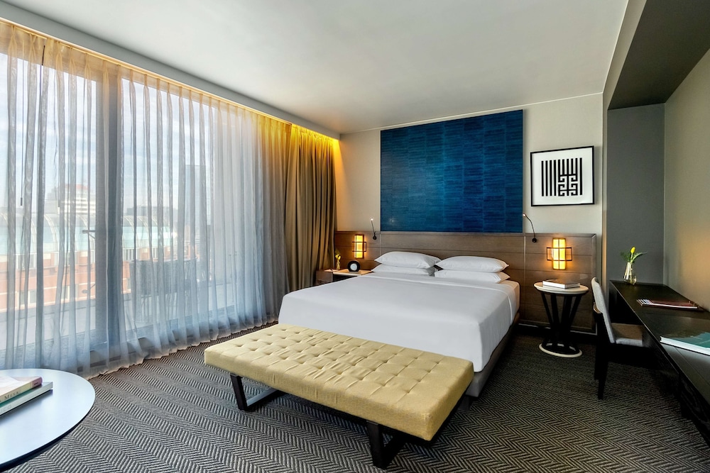 Junior Suite, 1 King Bed photo 2