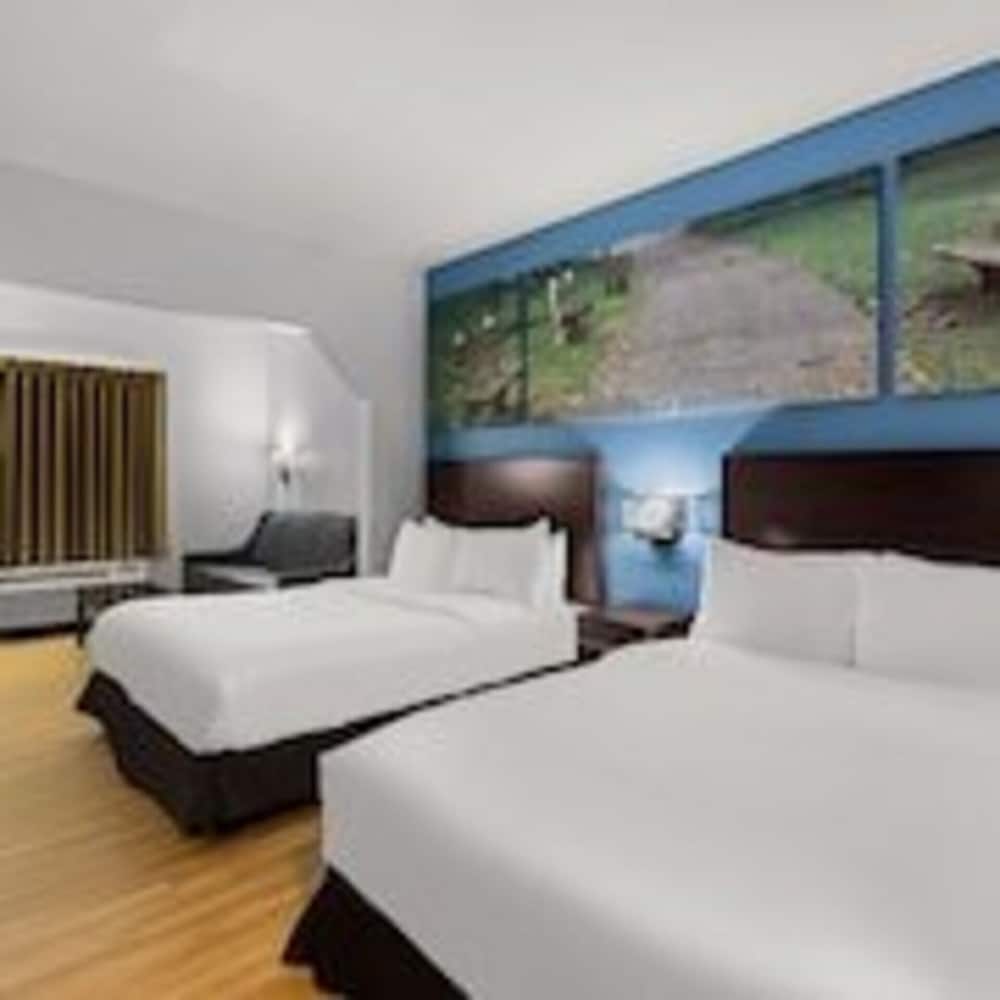 Suite, 2 Queen Beds, Non Smoking - Photo 2