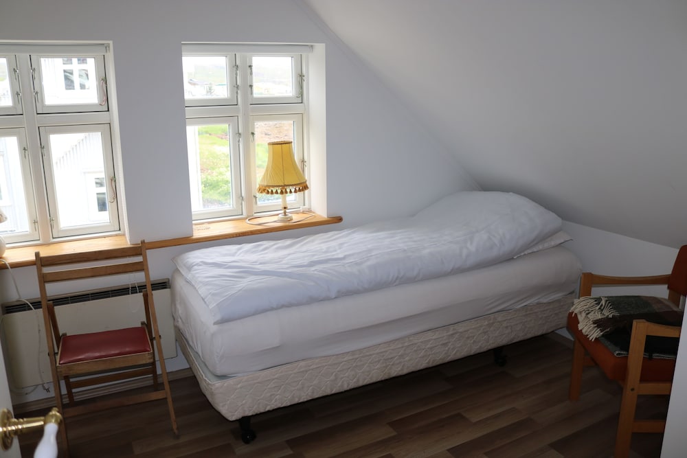 House, 2 Bedrooms photo 1