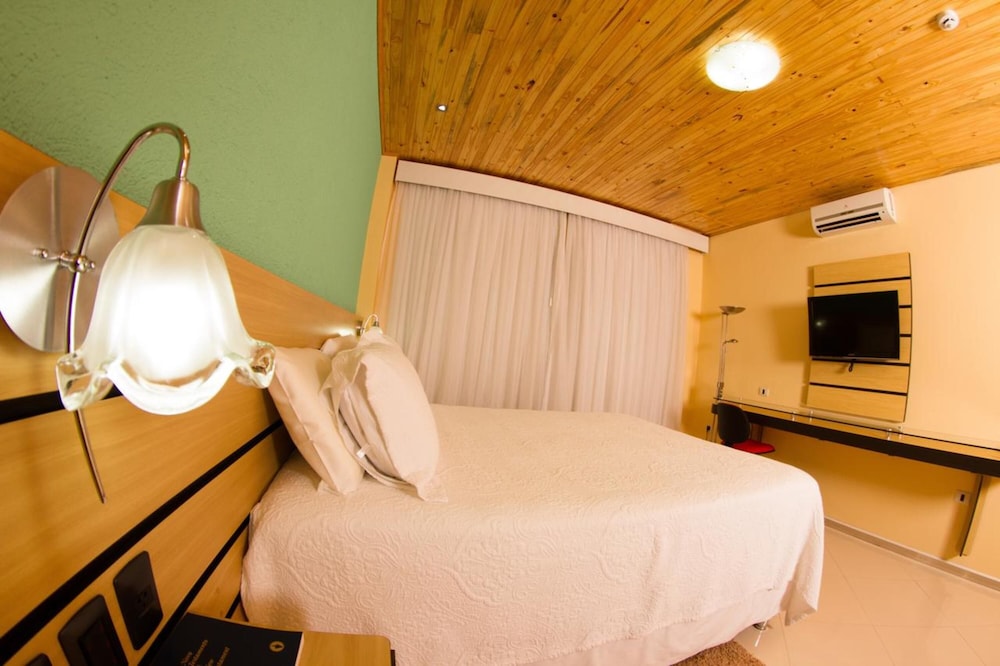 Premium Room, 1 King Bed, Non Smoking photo 2