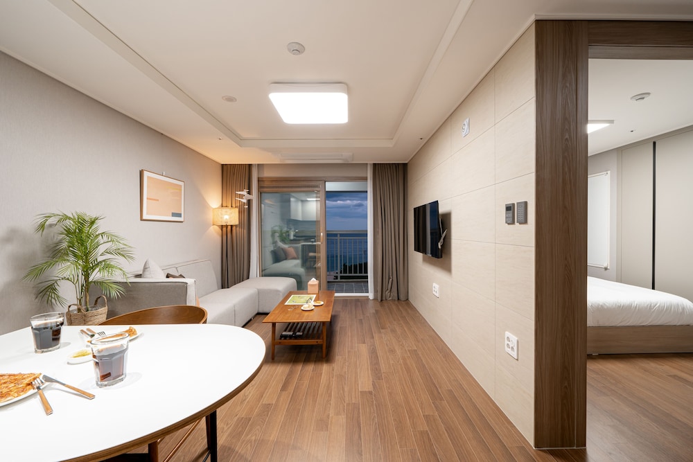 Premier Suite Ocean - Photo 13