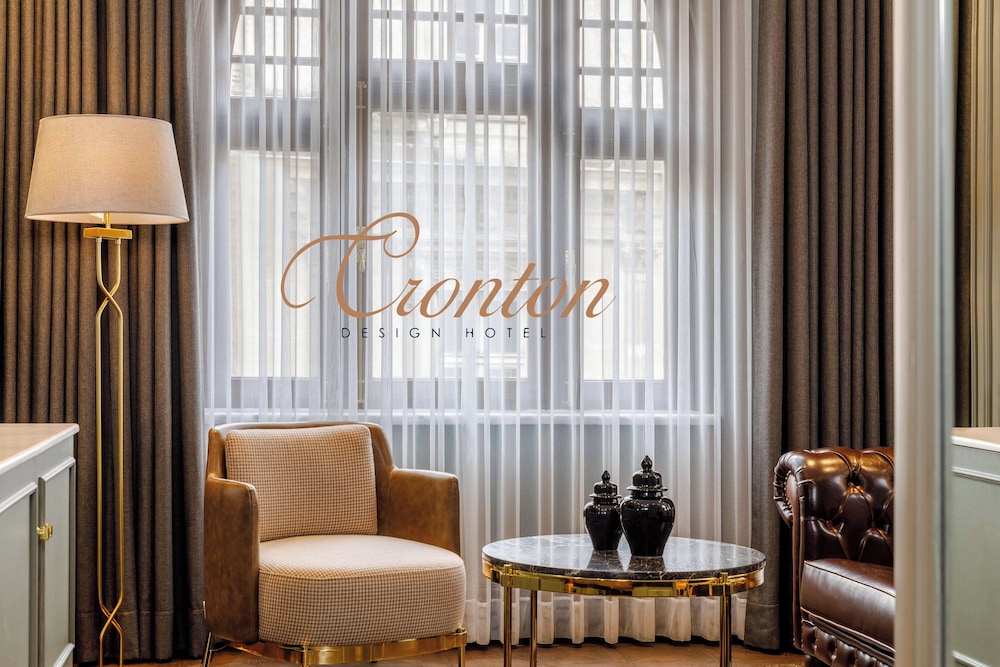 Deluxe King Suite thumbnail 5