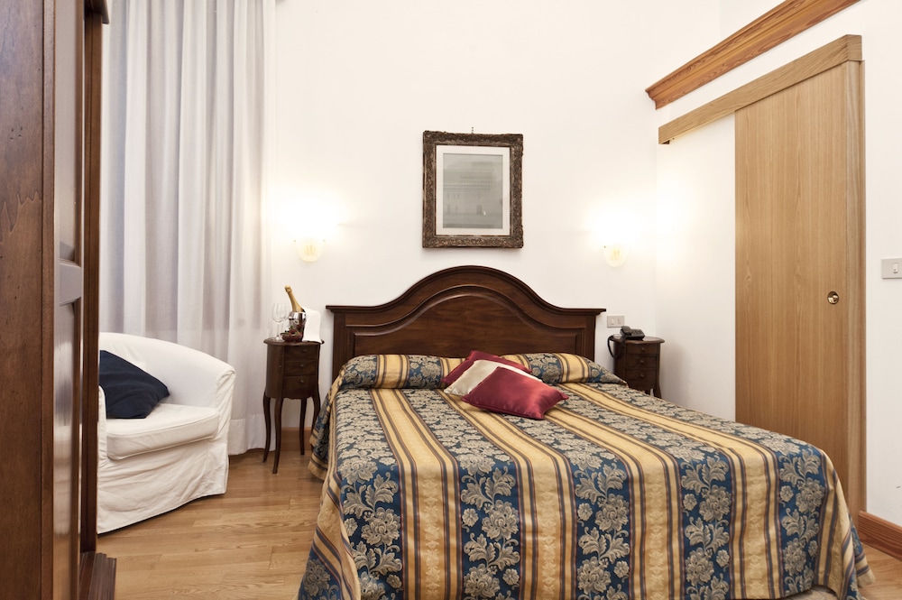 Superior Double Room, Canal View photo 1