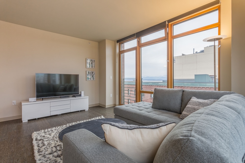 Business Condo, 1 Bedroom, City View, Corner (1st Ave and Bell Street)