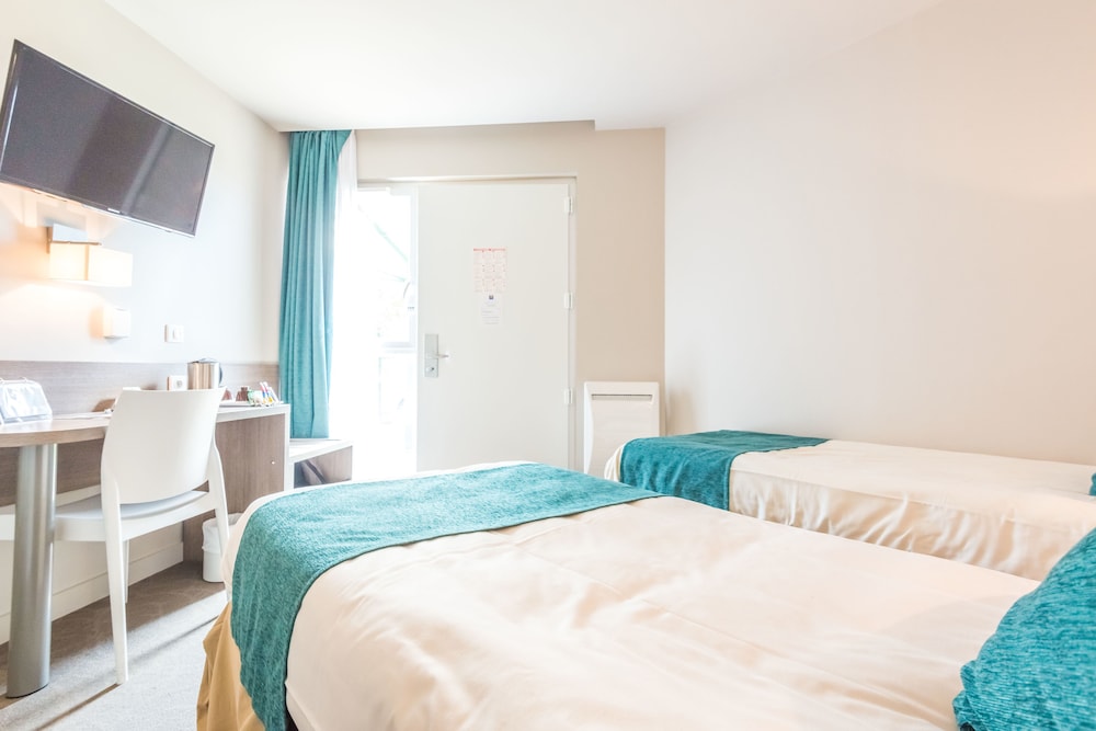 Standard Room, 2 Twin Beds - Photo 2