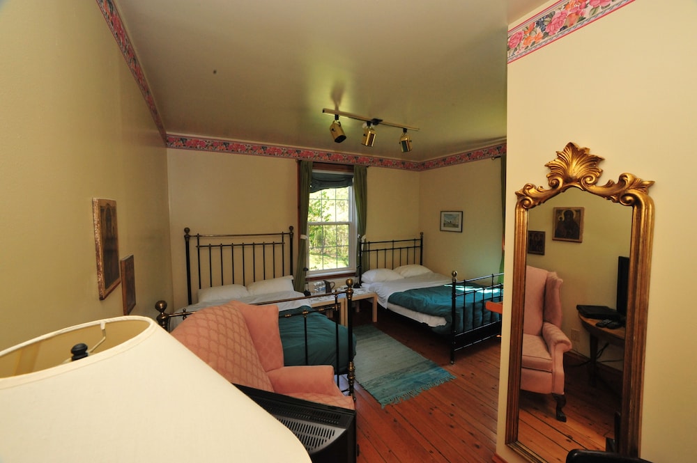 Standard Room, 2 Double Beds photo 2