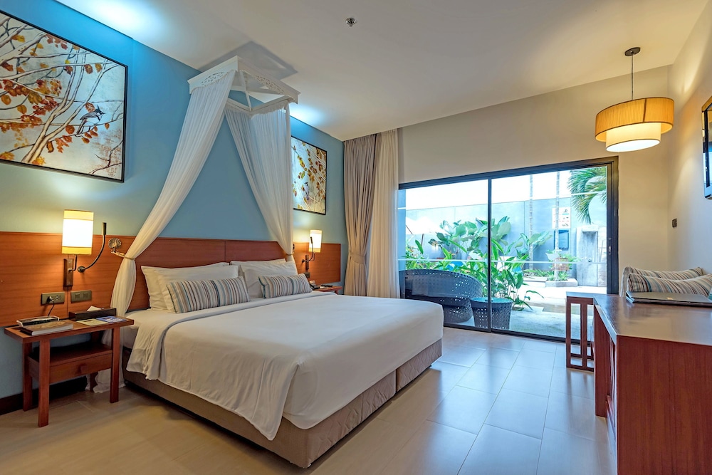 Premier Room (Pool Access) - Photo 4