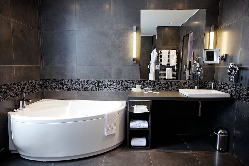 Deluxe Room with Spa access - Photo 2