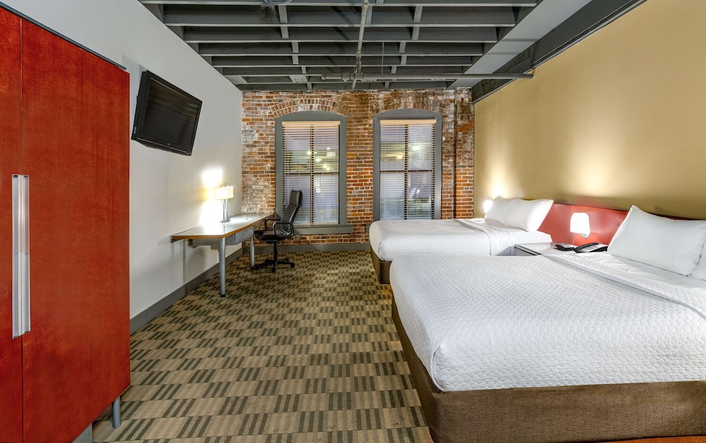 Deluxe Room, 2 Queen Beds (Deluxe Loft - Two Queens) - Photo 1
