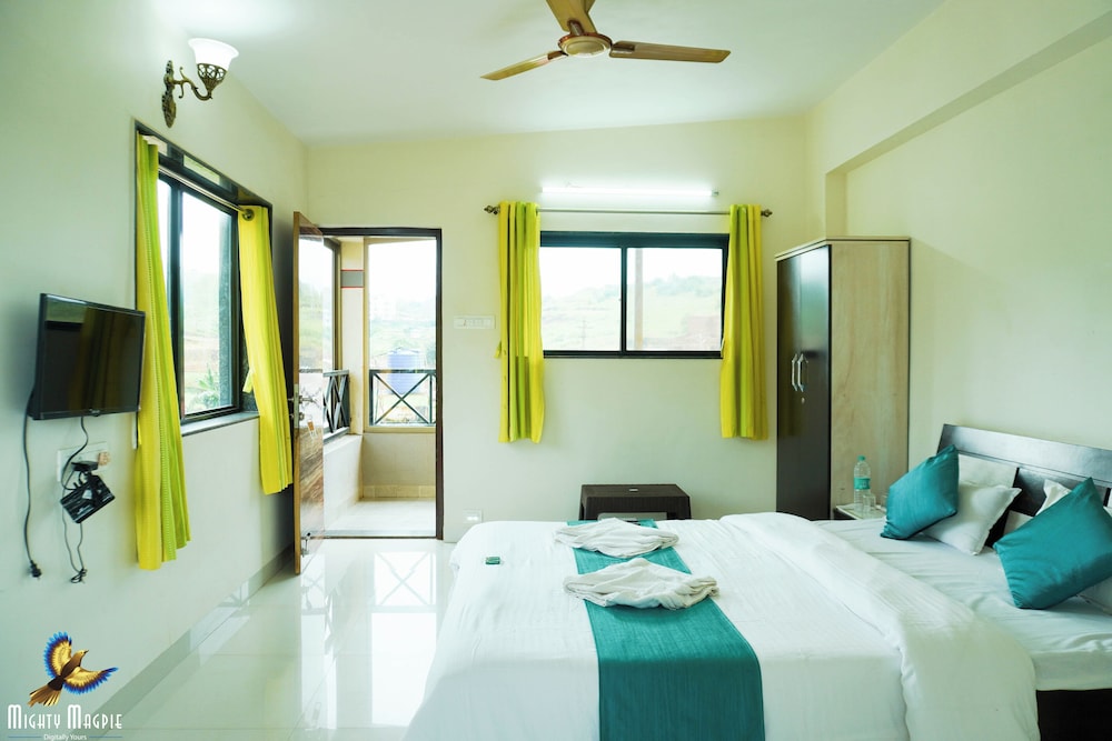 Deluxe Room - Photo 16
