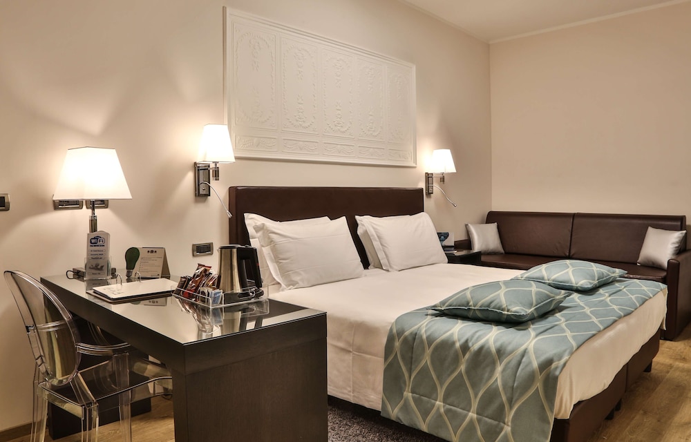 Deluxe Room, 1 Queen Bed - Photo 17