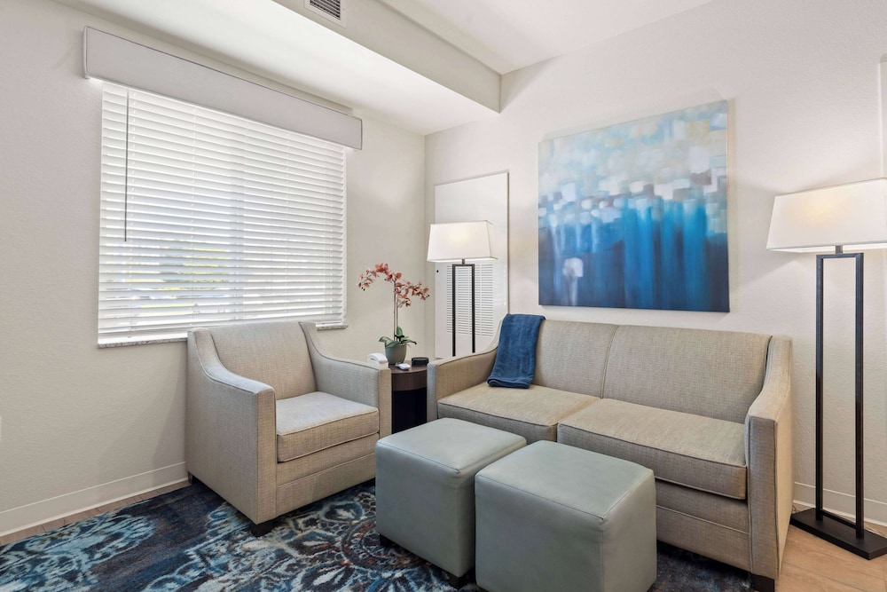 Suite, 1 Bedroom, Accessible (Hearing) - Photo 13