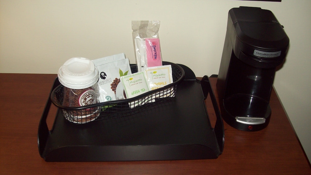Room, 2 Queen Beds, Non Smoking, Lake View - Photo 5