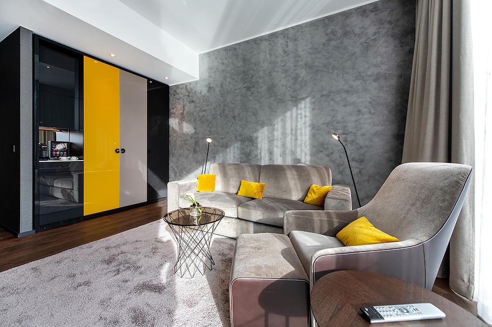 Suite Suite