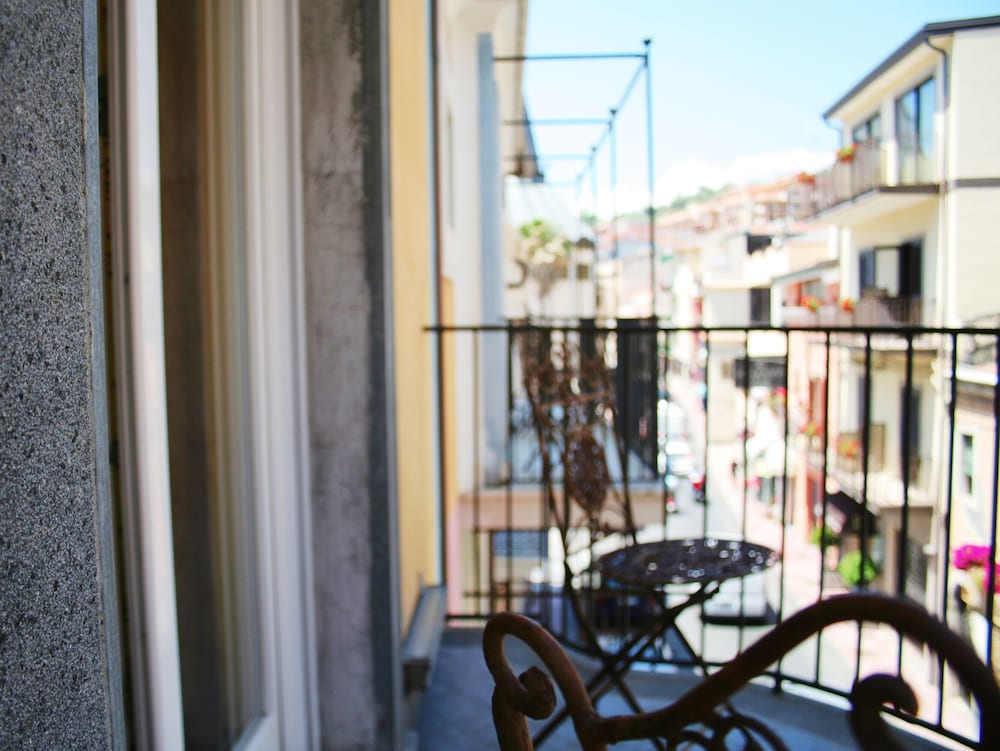 Basic Triple Room, Balcony, City View - Photo 8