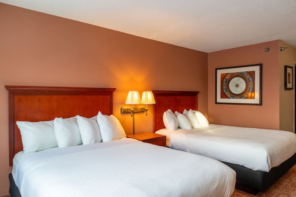 Standard Room, 2 Queen Beds (Two Queen Beds) photo 3