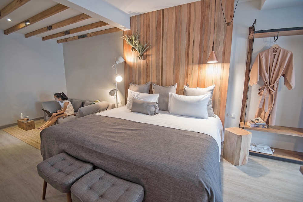 Deluxe Suite with Balcony Exclusive