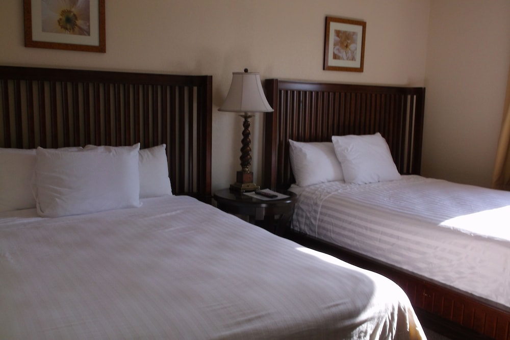 Room, Multiple Beds, Non Smoking (Efficiency) - Photo 5