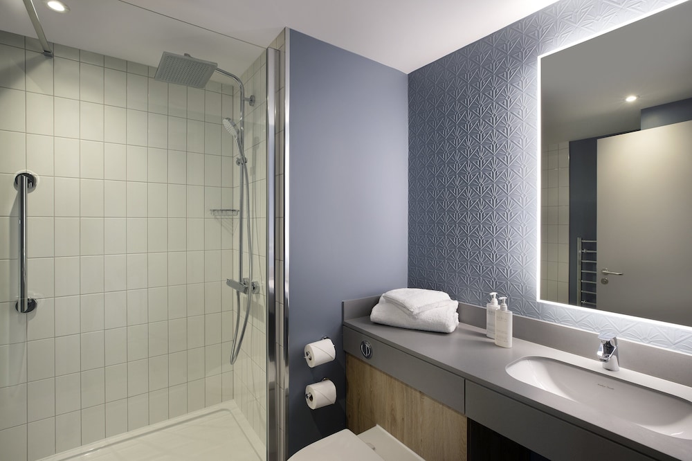 Superior Double + single room thumbnail 6