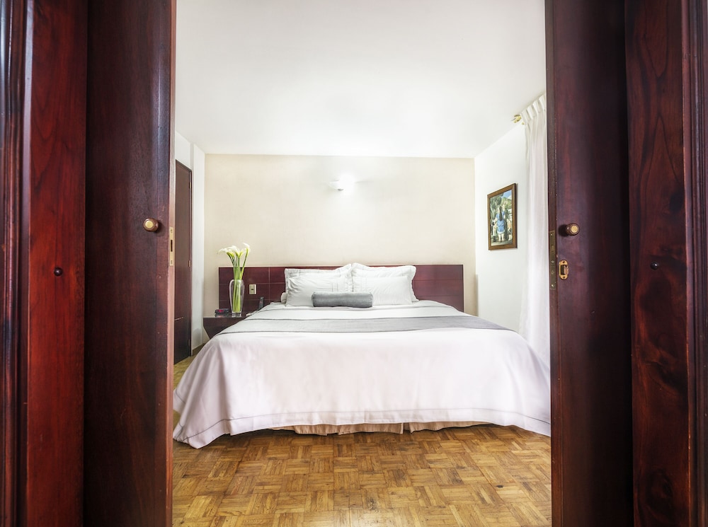 Standard Suite - Photo 2