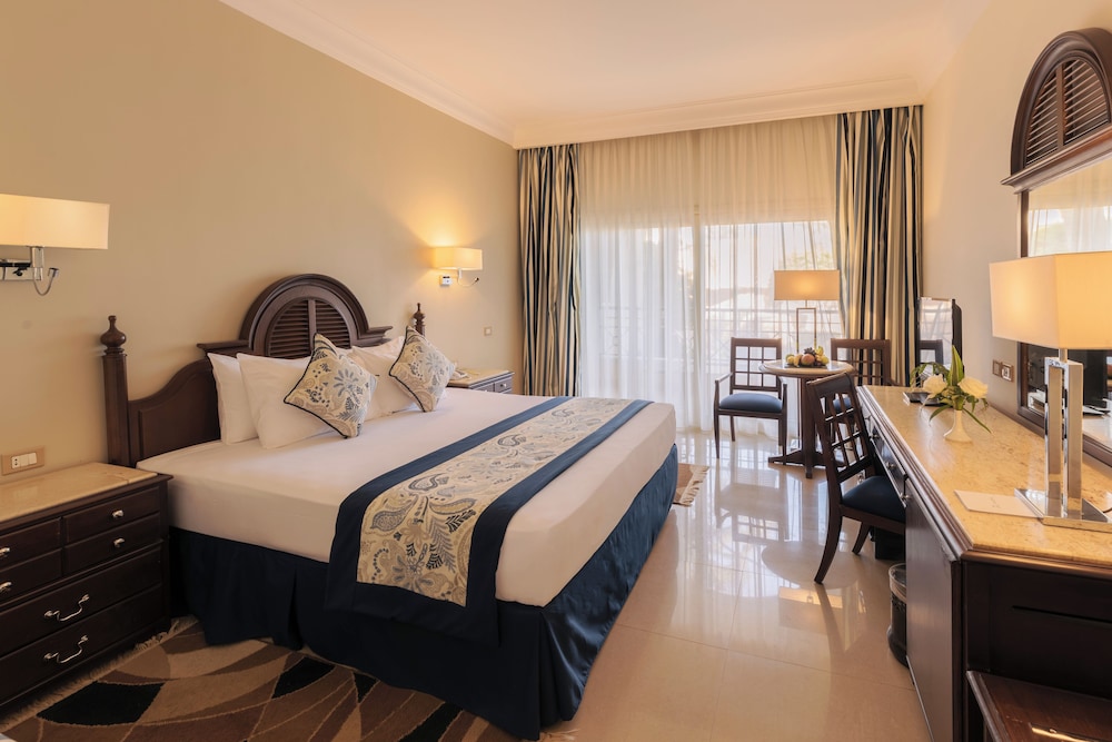 Deluxe Room, Sea View, Poolside - Photo 1
