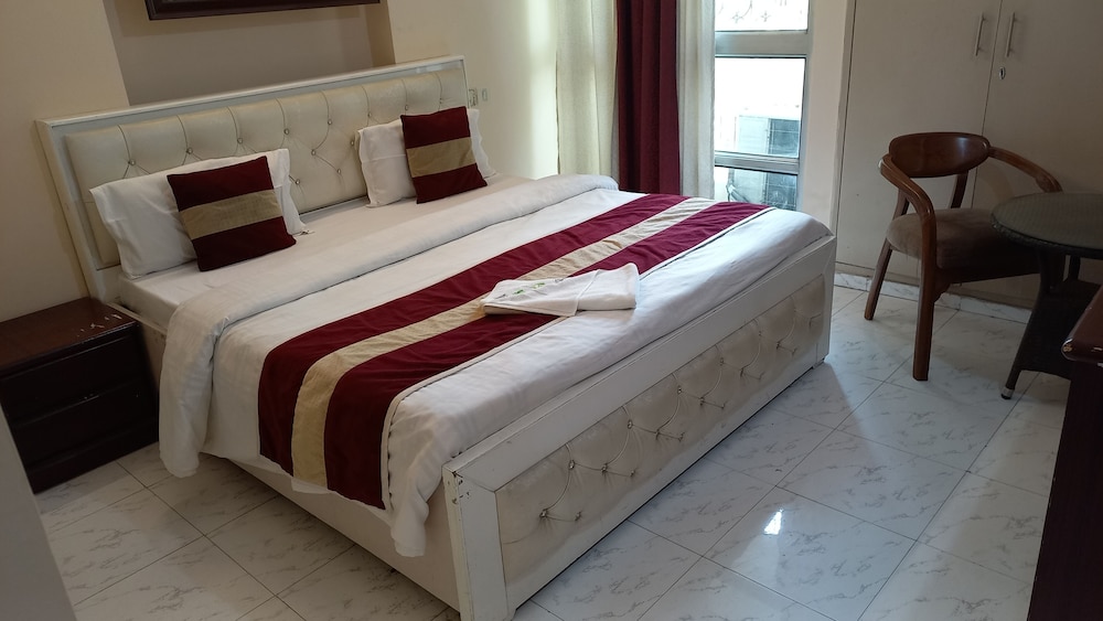 Room, Multiple Bedrooms, Accessible, Smoking