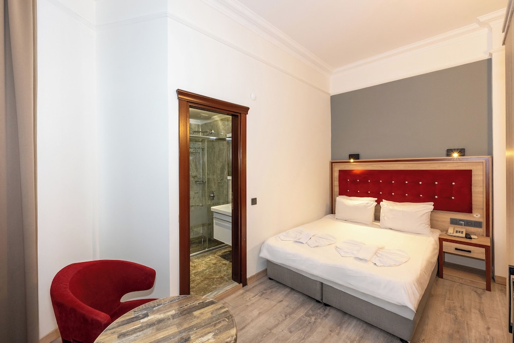 Standard Double or Twin Room photo 2