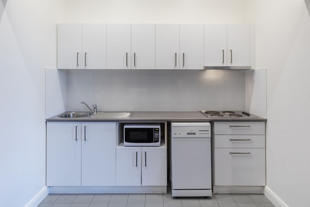 Studio Apartment - Photo 8