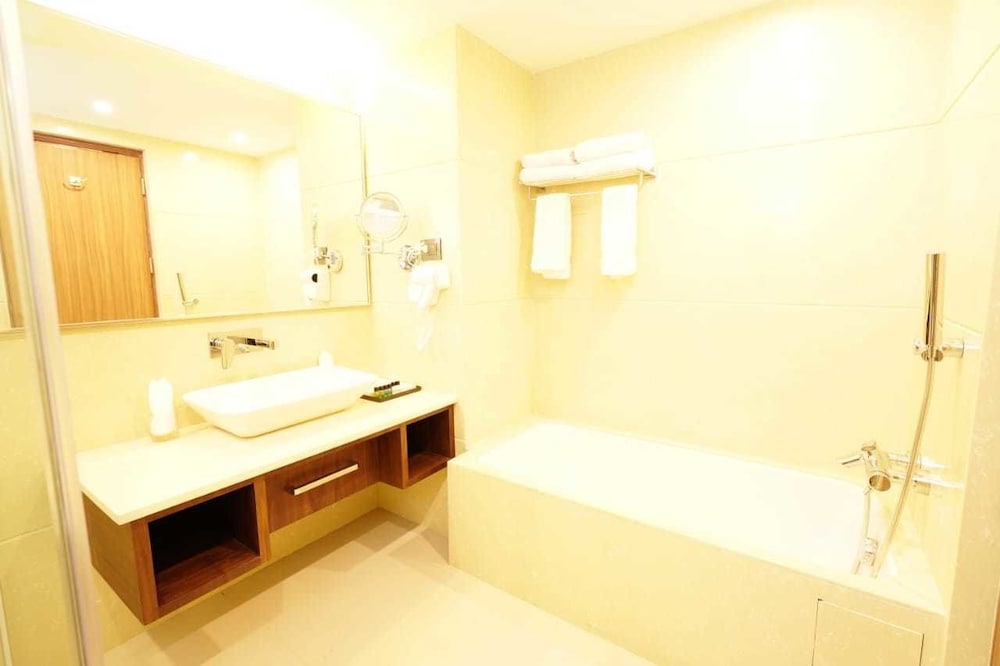 Deluxe Double Room, 1 Bedroom, Accessible photo 2