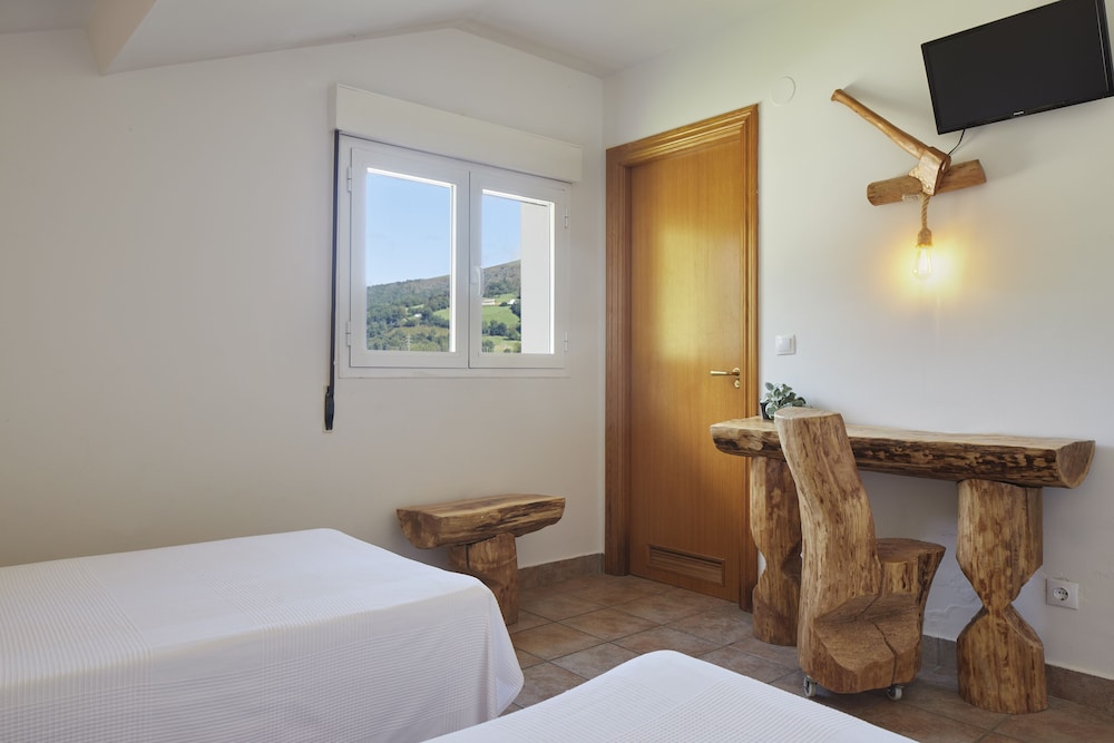 Twin Room - Photo 2