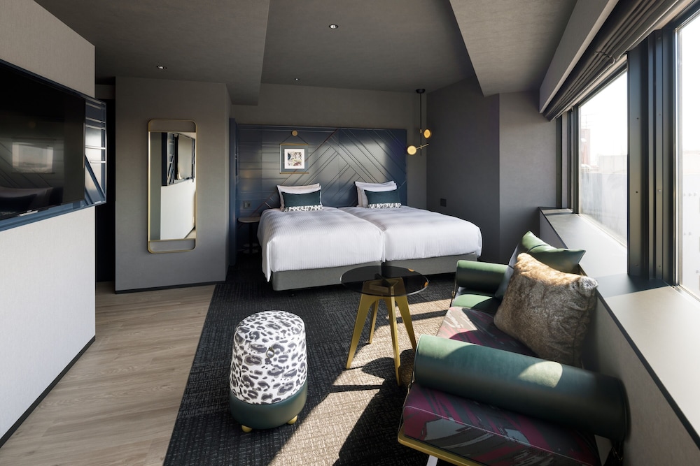 Deluxe Twin Room, Corner (with Washing Machine) - Photo 1