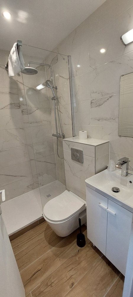 Standard Double Room, Ensuite, Mountain View (chambre 5 (2 pers)) photo 2