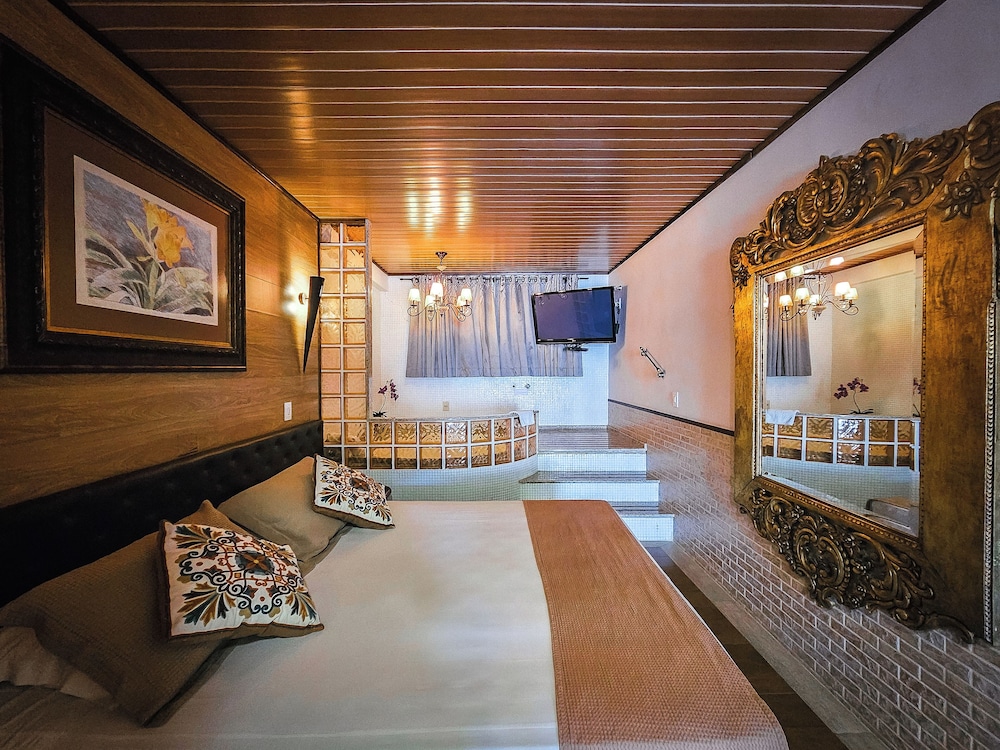 Deluxe Suite photo 2