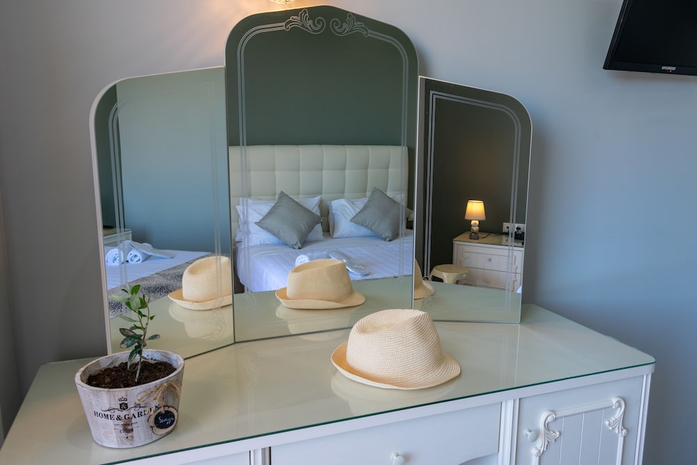 Deluxe Double Room, 1 Double Bed, Sea View - Photo 2