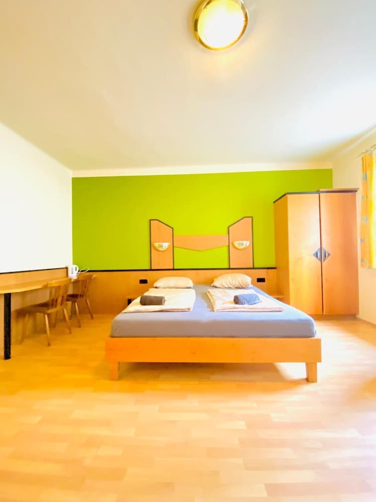 Economy Quadruple Room