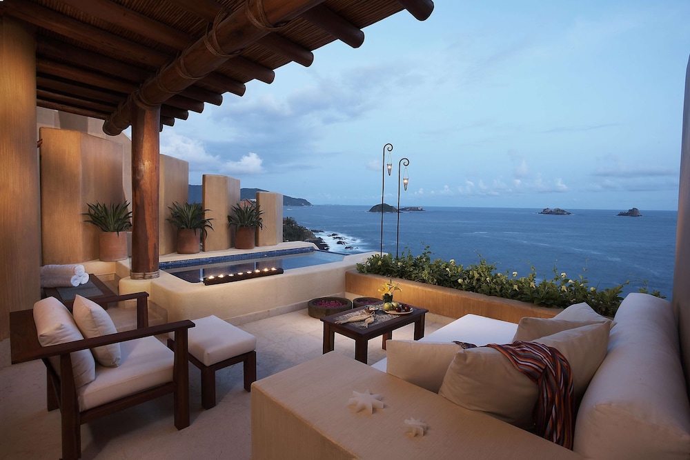 Romance Deluxe Ocean Front Suite - Photo 15