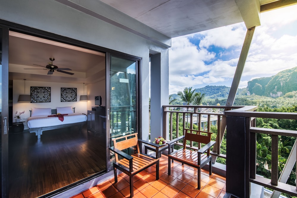 Deluxe Room, Sea View - Photo 10