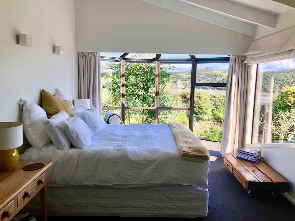 Studio & Guest Room - Ocean View photo 3