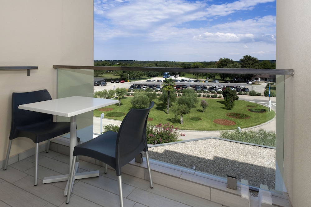 Classic Single Room, Balcony, Park View