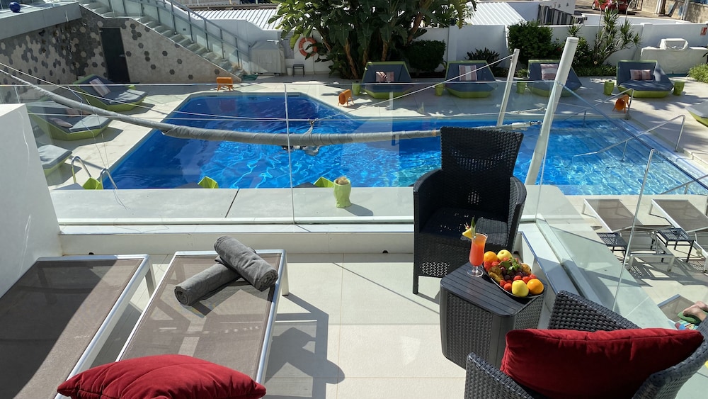 Superior Double or Twin Room, Terrace, Pool View - Photo 10