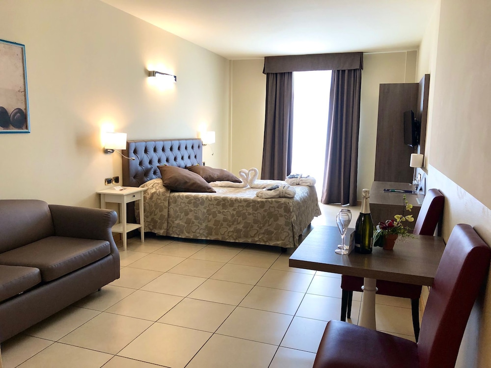 Superior Double or Twin Room, Balcony photo 3