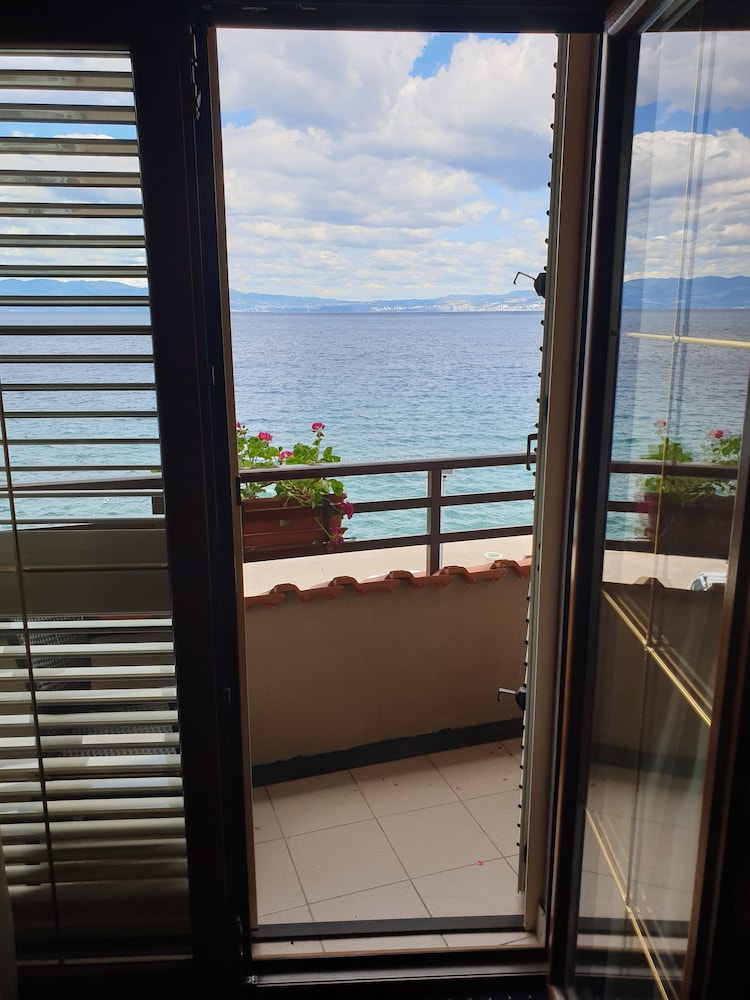 Double Room, Balcony, Sea View - Photo 4